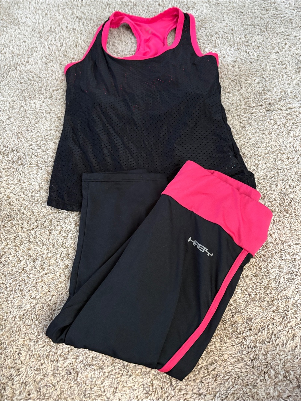 Black & Hot Pink Athletic Set - Tank and Leggings Haby medium capri